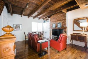 George Jones Cottage by Lucky Savannah