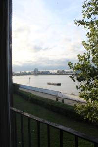 C&S Luxe - Riverside retreat ,London, Near 02 Arena has Free Parking and perfect for Long Stays