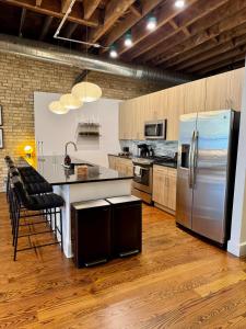 Luxe 3BR Loft, Rooftop Lounge in Fulton Market