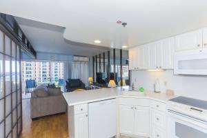 Ilikai Tower 720 Lagoon View 1BR