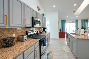 Outdoor Relaxation! Port St Lucie Family Home