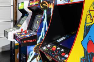 Stylish House with Hot Tub, Fire Pit Pool table near Denver