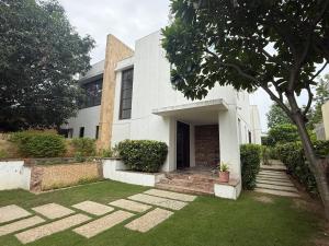 BKs Villa Golf - By the 7th Hole