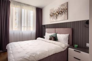 ARI Grand Black&White - 2BR with Terrace