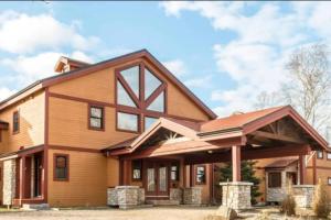 Mont Ste-Anne Lovely 3-bedroom - Ubytování bez kategorie ve městě Beaupré