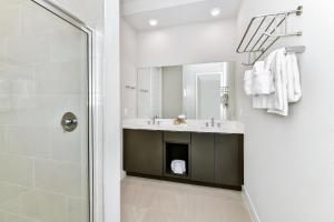 Trendy Condo Near Disney With Resort & Waterpark Access - B22-113