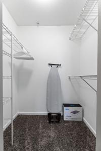 Spacious Downtown Loft Bunkbeds 2 TVs Gym