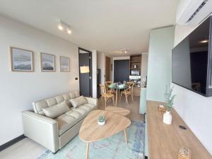 HOM I Nunoa en calle Seminario Metro Irarrazaval