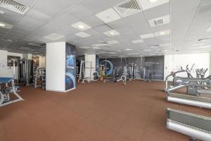 Luxury 1BR with Marina Views Swimming Pool Gym