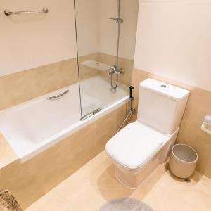 Luxury 1BR with Marina Views Swimming Pool Gym