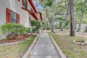 Renovated 2BR Hilton Head Home – Walk to Shops
