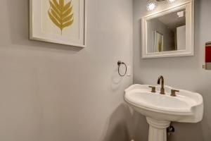 Renovated 2BR Hilton Head Home – Walk to Shops