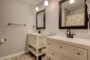 Renovated 2BR Hilton Head Home – Walk to Shops