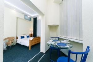 City Escape Cozy Retreat by Independence Square