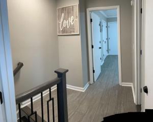 Bright 2BR Townhome – Pool Beach Minutes Away