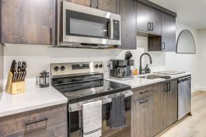 Pool Table and Putting Green! Scenic Ogden Escape