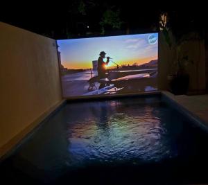 Tropical retreat: Scooters, Hot Tub, Pool, Projector