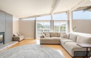 Spacious and Exclusive Oasis 6BR 3BA