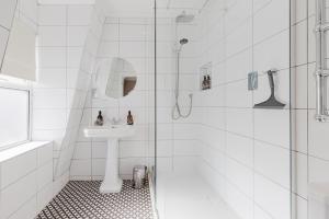 Graces Guesthouse 68a