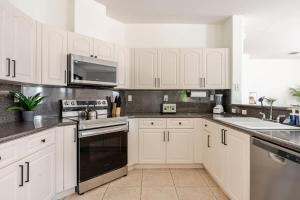 FL1 House NEW Miami Oasis Game Room & Firepit