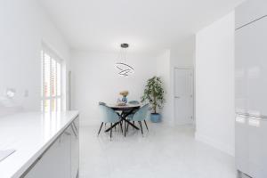 Detached Modern 3 Bedroom House