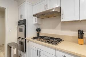 CA4 House Family Oasis Golf Fire Pit & Games