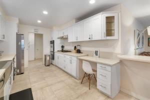 CA4 House Family Oasis Golf Fire Pit & Games