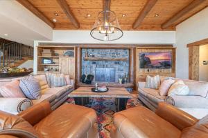 Beyond the Blue Lakefront Escape by Tahoe Getaways - Pet-Friendly 6BR with Pier, Buoy & Hot Tub