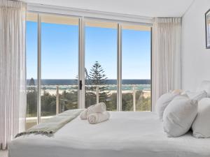 Stylish 3 Bedroom Apartment with Pool, Sauna & Gym