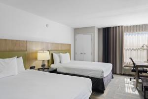 GreenTree Inn & Suites Phoenix Sky Harbor