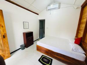 Dots bey beach cabanas