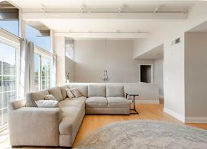 Spacious and Exclusive Oasis 6BR 3BA