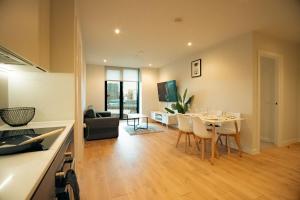 Luxury sky suites 2 bedroom 2 bathroom city centre apartment