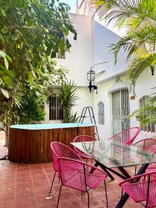 Oasis luminoso con piscina a un paso del centro