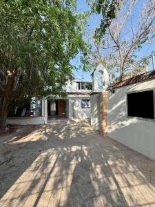 Cozy Apartment for 2 with Pool Access