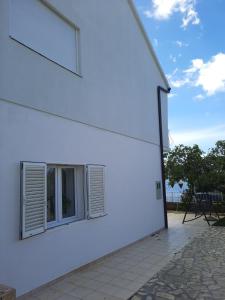 Apartments by the sea Brodarica, Sibenik - 921 