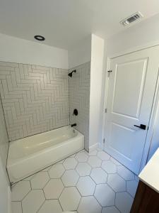 Charming 2BR House, Inclusive & Long-Stay Friendly