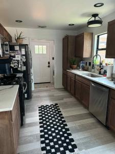 Charming 2BR House, Inclusive & Long-Stay Friendly