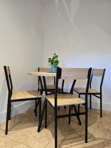 4 Bedroom House with Garden in Islington