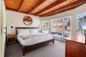 The Whalen House - Steps from the Ocean