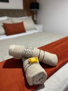 Aconchego e localização, a 10 minutos de CAMINHADA da praia e a 26 minutos de carro do RIR26, com vaga de garagem e 2 banheiros para maior conforto dos nossos hóspedes