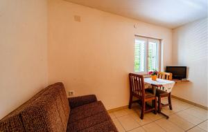 Gorgeous Apartment In Viganj With Lake View