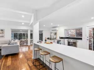 Waterfront Oasis Palm Beach 4BR, Pool & Spa