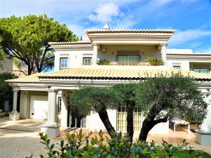 Exceptional villa with swimming pool