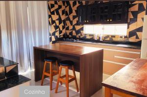 Casa de Praia Nova - com 2 suítes mais 2 quartos mais 2 banheiros sociais Piscina com Aquecimento Solar, churrasqueira e forno a lenha para 8 pessoas ou 4 Casais em São Francisco do Sul