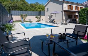 Nice Home In Vinjani Donji 