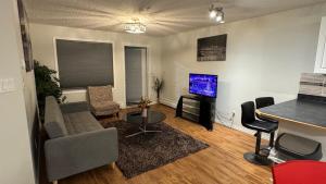 Main Floor Condo Fully Independent 1 Bed 1 Bath