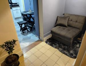 Céntrico, a una cuadra de la Plaza Isabel la Católica, linda zona