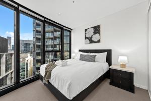 Stunning 2BR - Tallest Building in CBD plus Pool, Gym