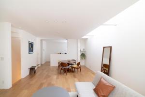 LIRI Kasumi 和モダンな一軒家 JR弁天町駅3分 USJ 梅田 大阪城 本町へ直通